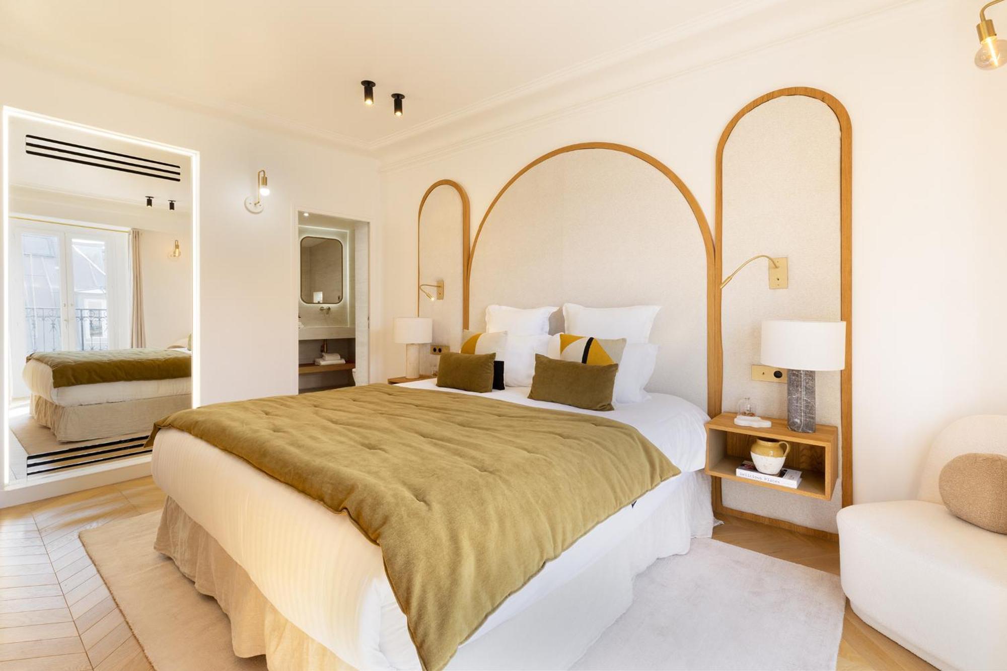 Maison Galante's With Services In La Madeleine - Opera Appartement